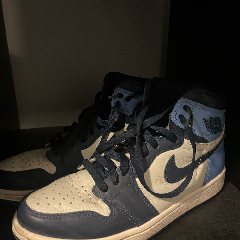 Jordan Women's Sneakers in Navy and Cream